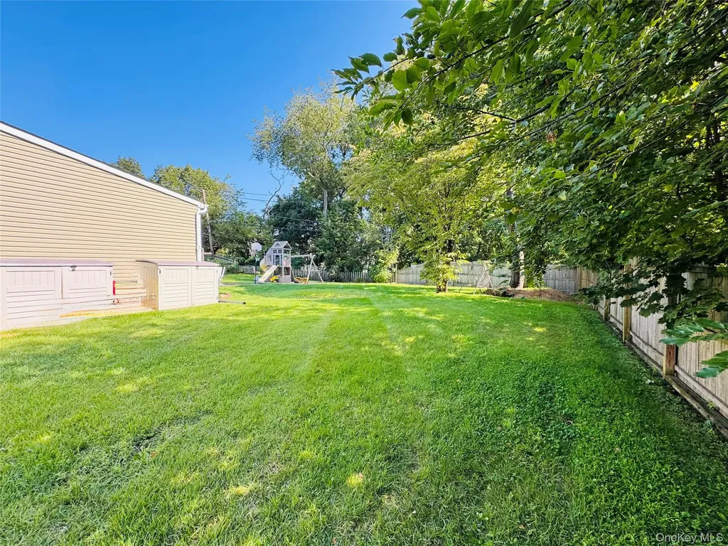 110 Roxbury Drive Commack NY 11725
