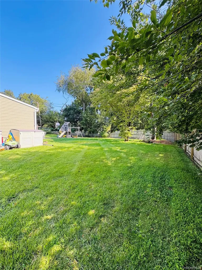 110 Roxbury Drive Commack NY 11725