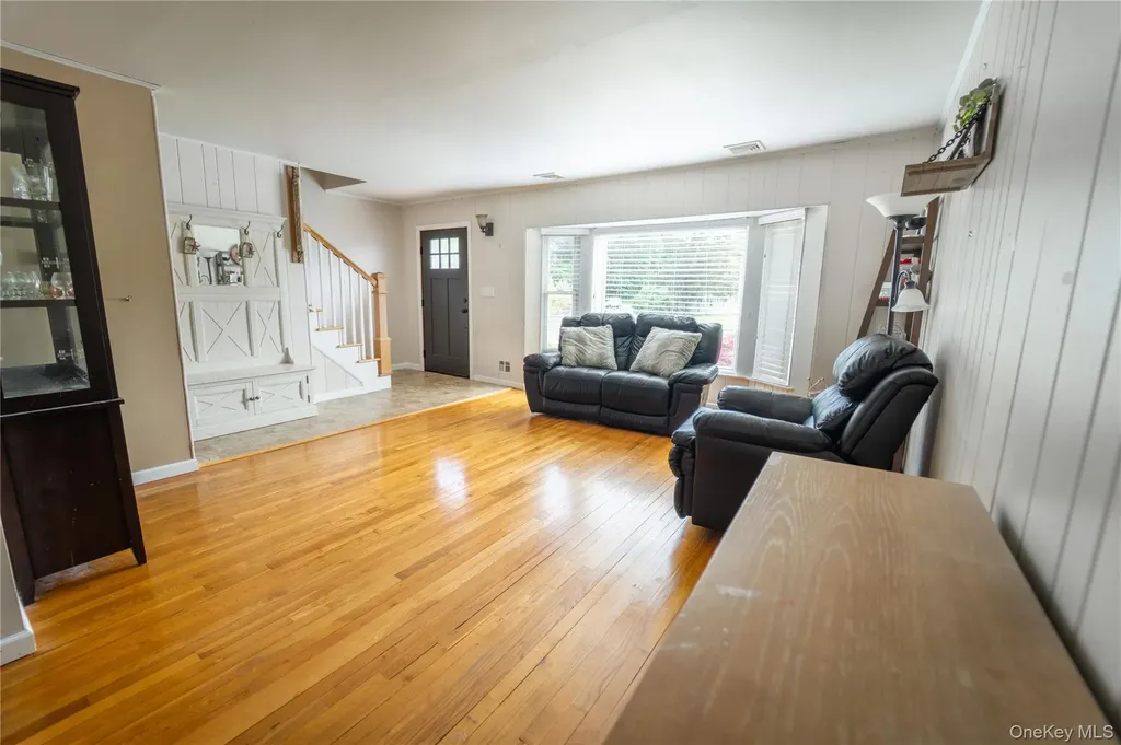 110 Roxbury Drive Commack NY 11725