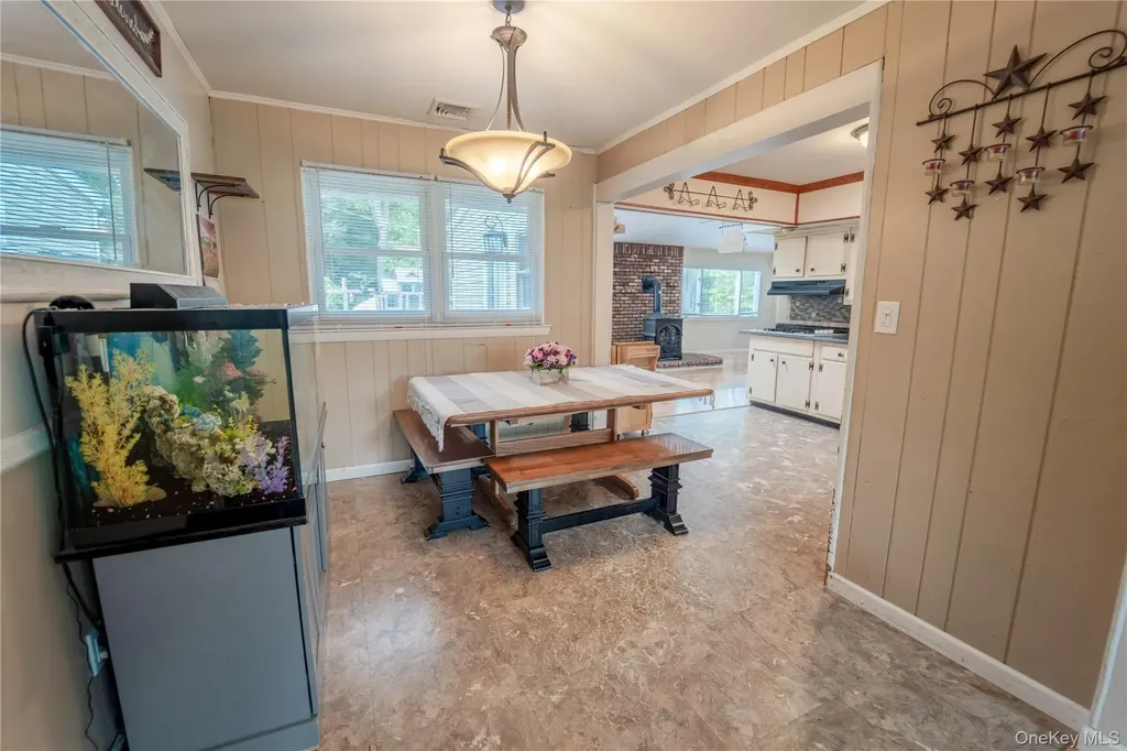 110 Roxbury Drive Commack NY 11725