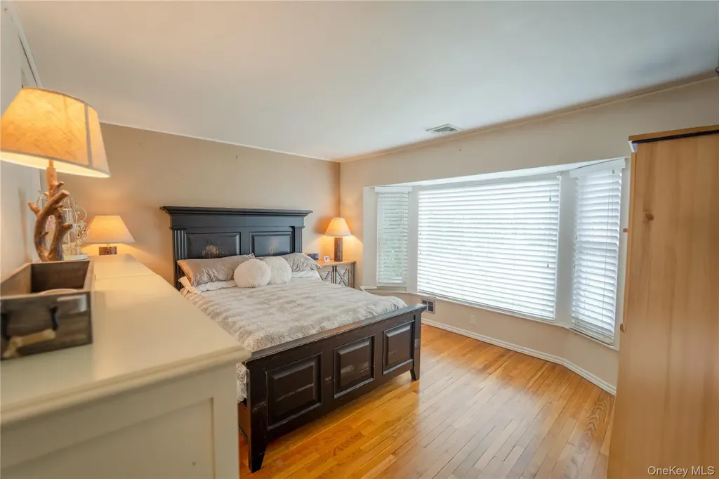 110 Roxbury Drive Commack NY 11725