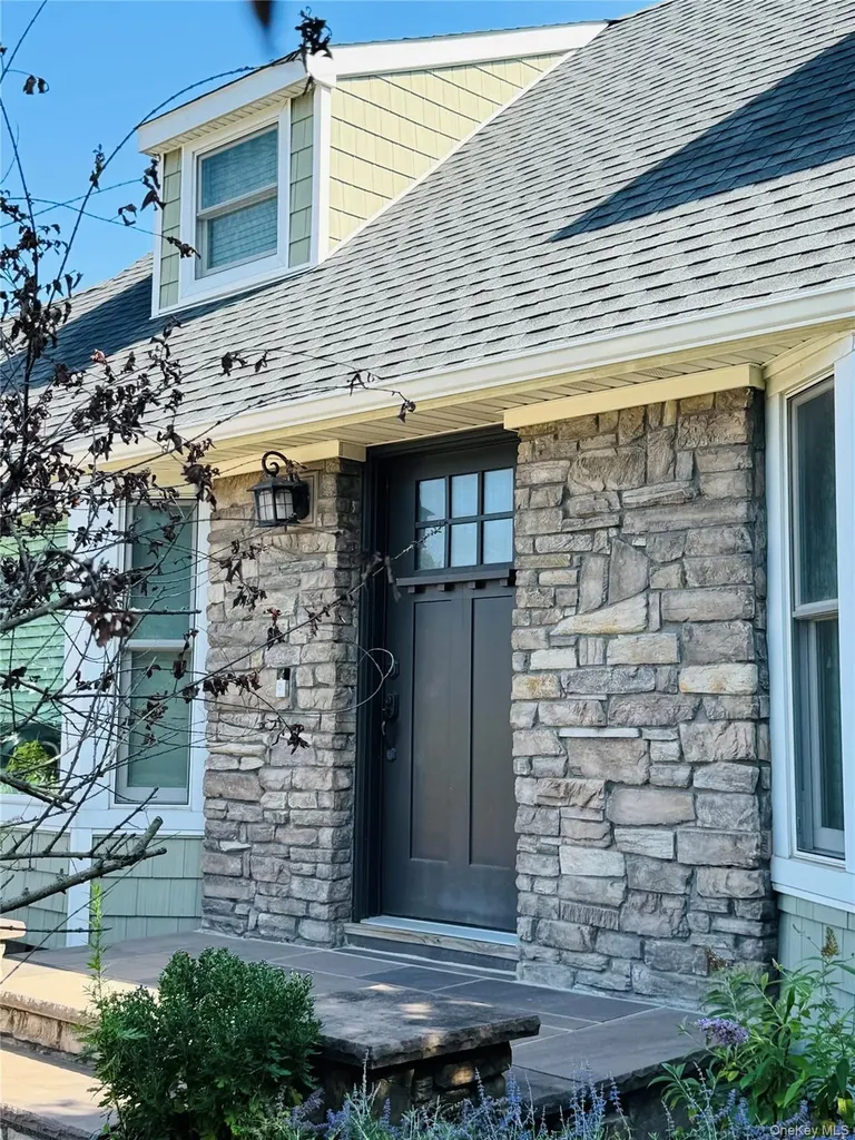 110 Roxbury Drive Commack NY 11725