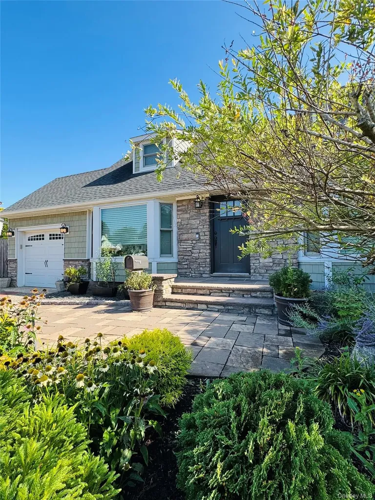 110 Roxbury Drive Commack NY 11725