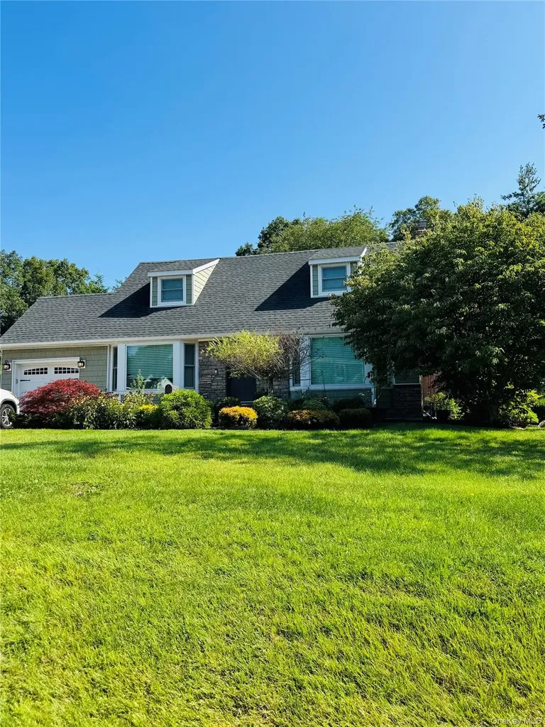 110 Roxbury Drive Commack NY 11725