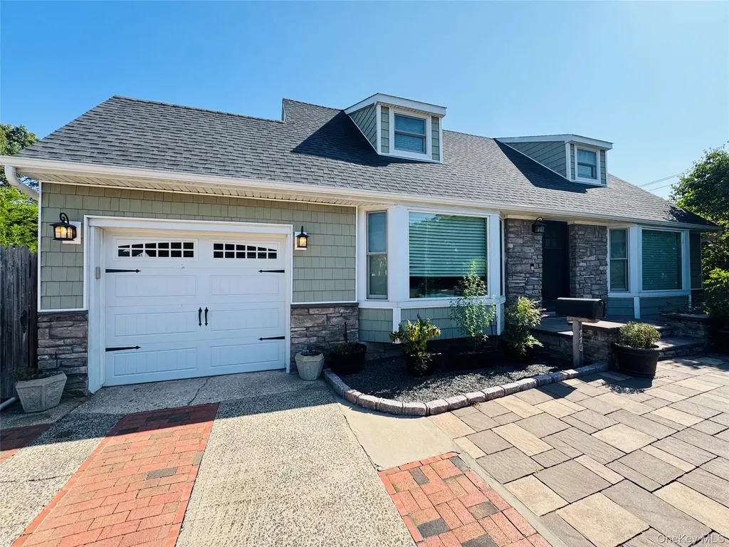 110 Roxbury Drive Commack NY 11725