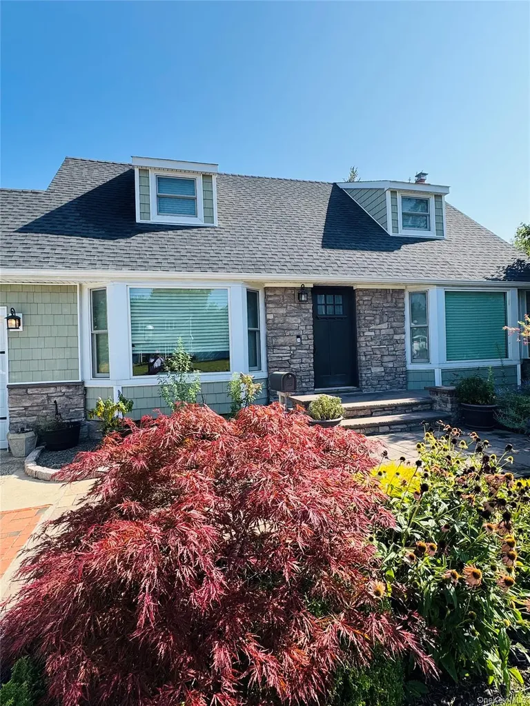 110 Roxbury Drive Commack NY 11725