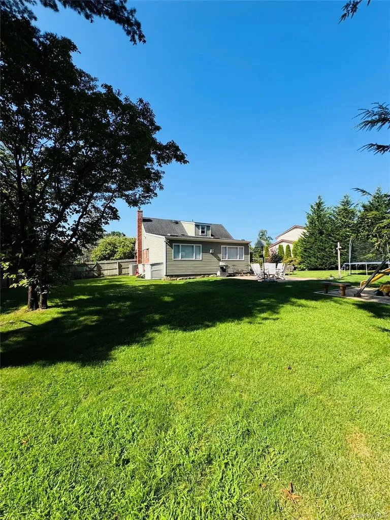 110 Roxbury Drive Commack NY 11725
