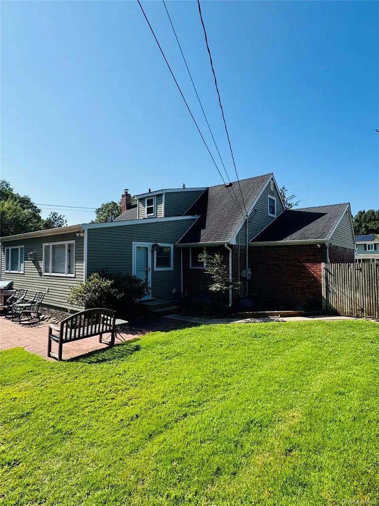 110 Roxbury Drive Commack NY 11725