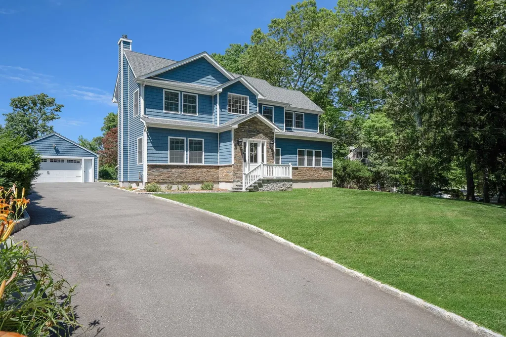 206 Brooksite Drive Smithtown NY 11787