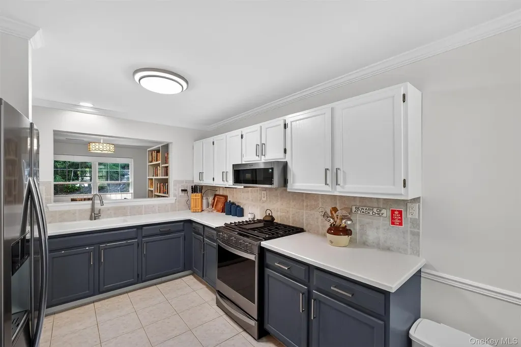 42 Prestwick Court Poughkeepsie NY 12603