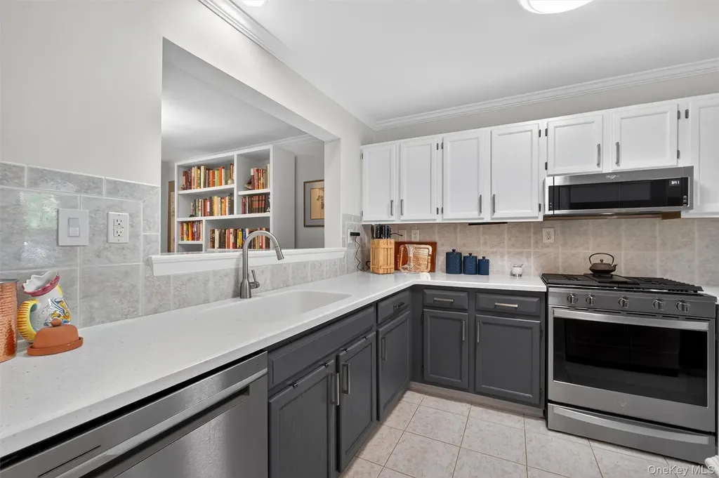 42 Prestwick Court Poughkeepsie NY 12603