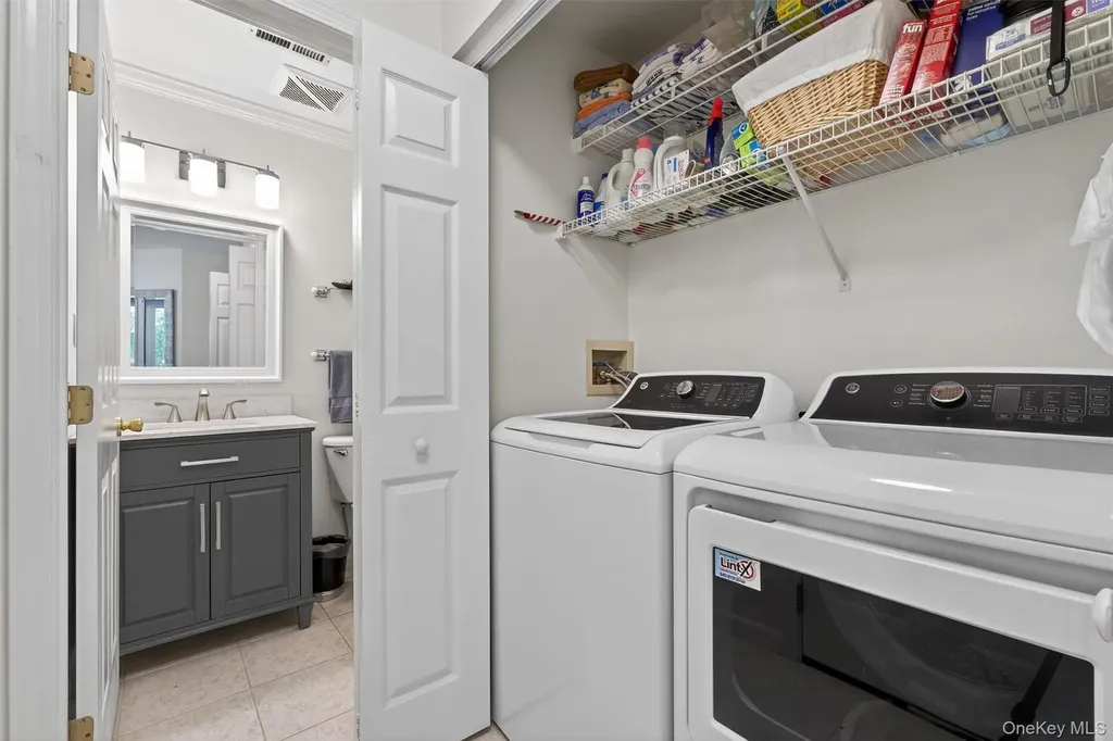 42 Prestwick Court Poughkeepsie NY 12603