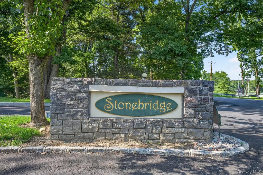 42 Prestwick Court Poughkeepsie NY 12603