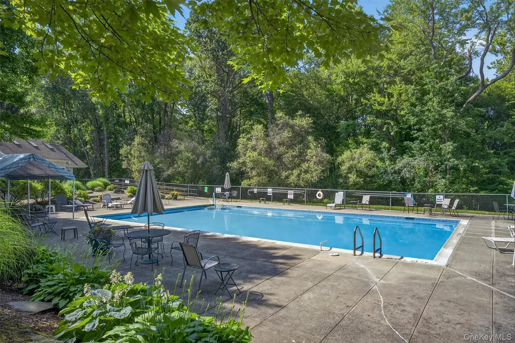 42 Prestwick Court Poughkeepsie NY 12603
