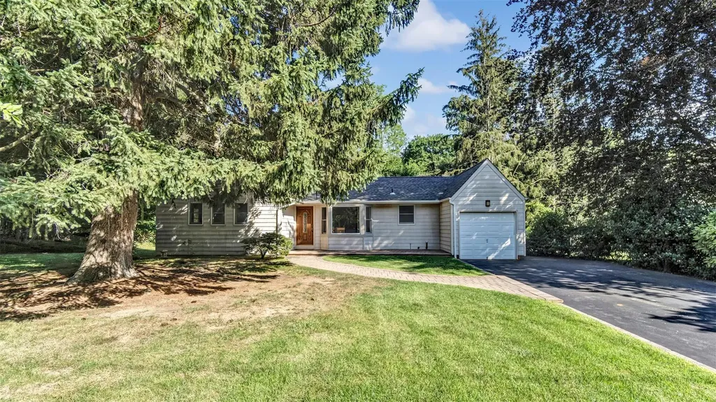 24 Summerset Drive Smithtown NY 11787