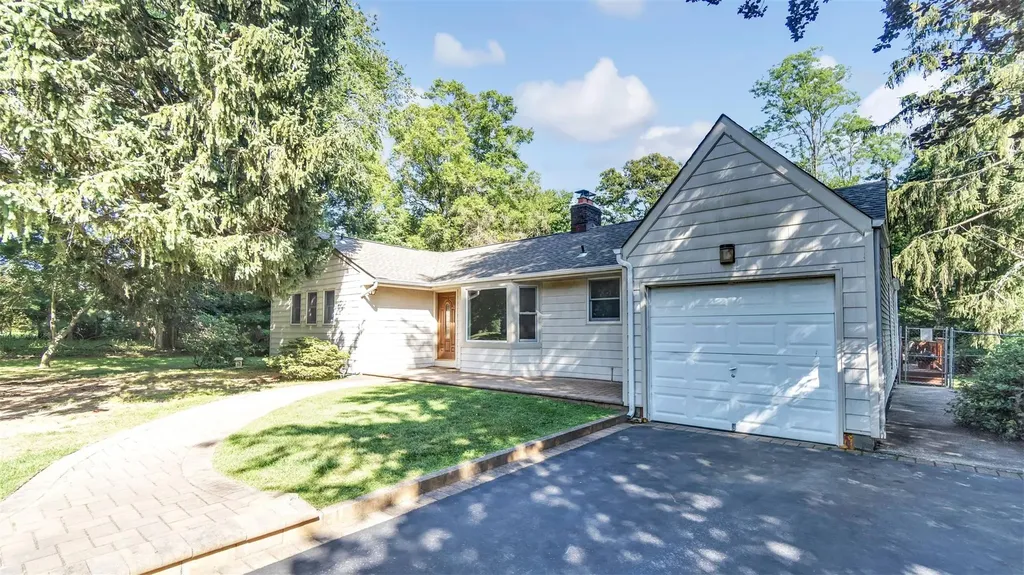 24 Summerset Drive Smithtown NY 11787
