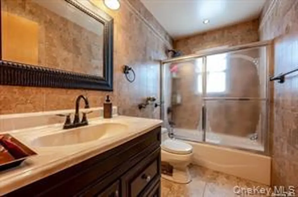 252-14 82 Road Bellerose NY 11426