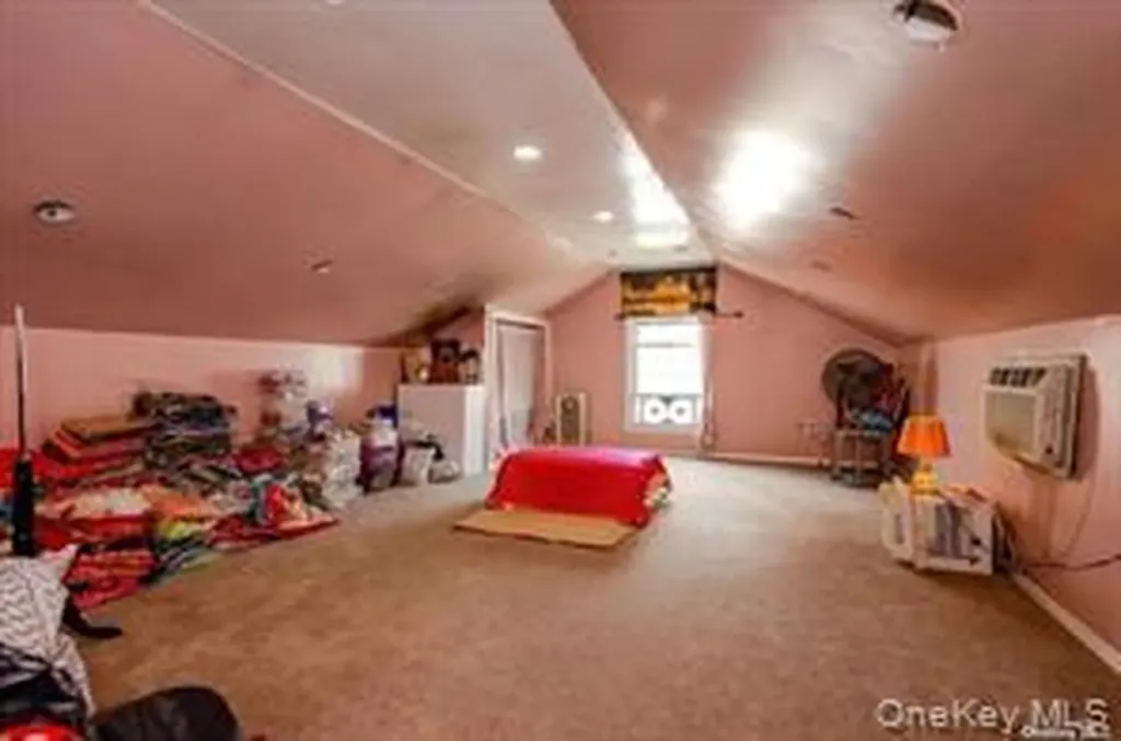 252-14 82 Road Bellerose NY 11426