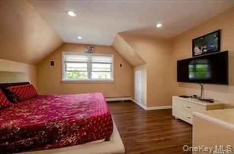 252-14 82 Road Bellerose NY 11426