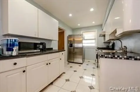 252-14 82 Road Bellerose NY 11426