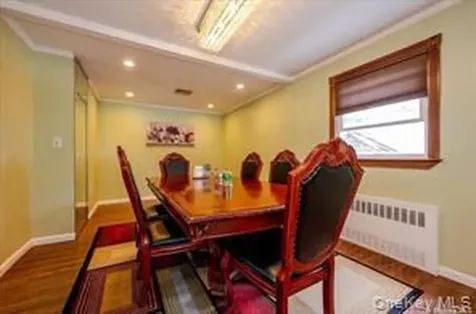 252-14 82 Road Bellerose NY 11426