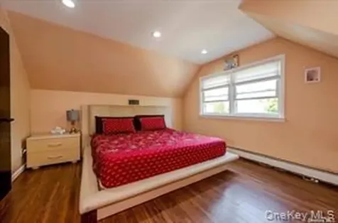 252-14 82 Road Bellerose NY 11426