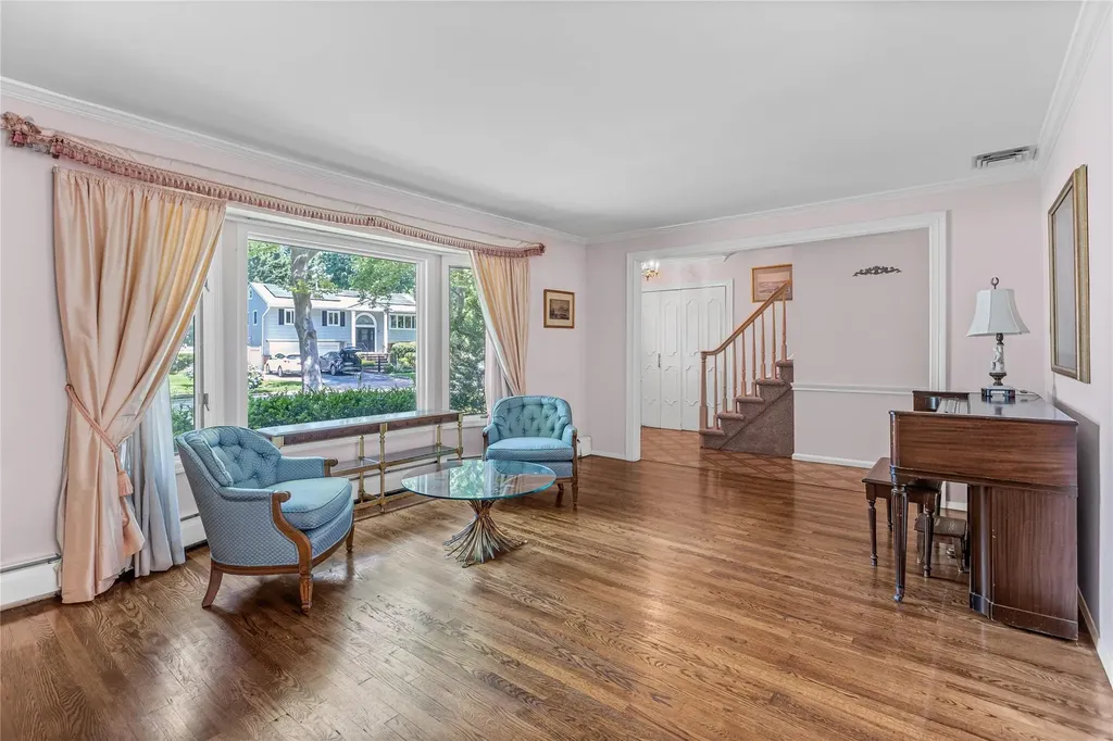 4 Stone Drive Greenlawn NY 11740