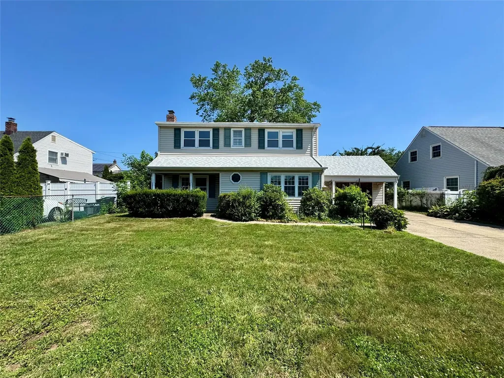23 Chase Lane Levittown NY 11756