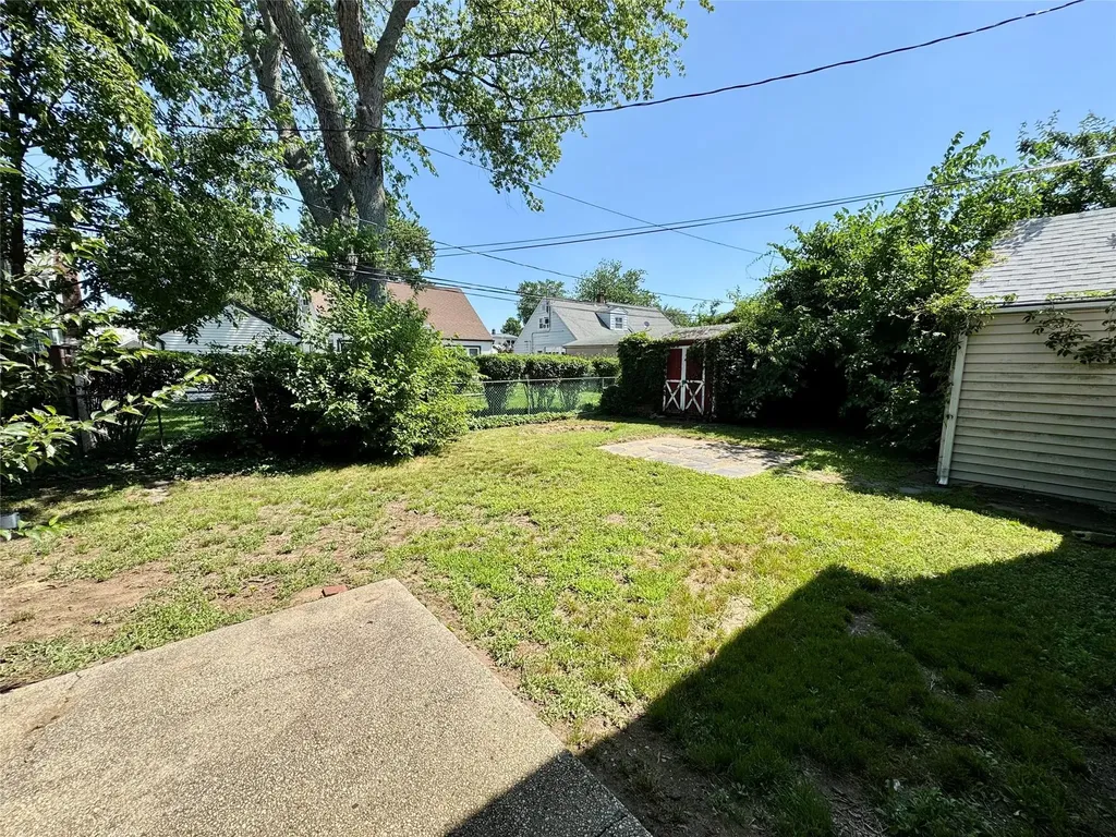 23 Chase Lane Levittown NY 11756