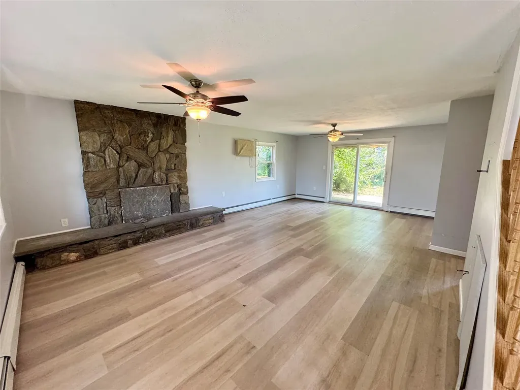 23 Chase Lane Levittown NY 11756