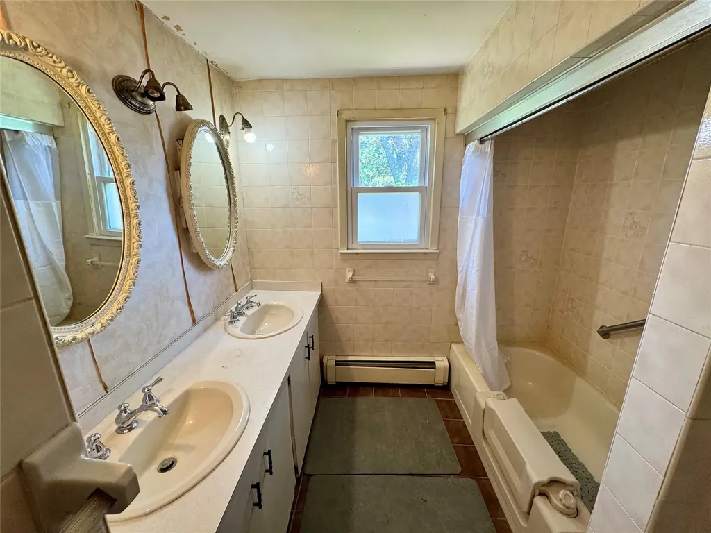 23 Chase Lane Levittown NY 11756