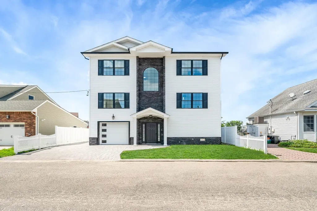 23 Bay Street Bellmore NY 11710
