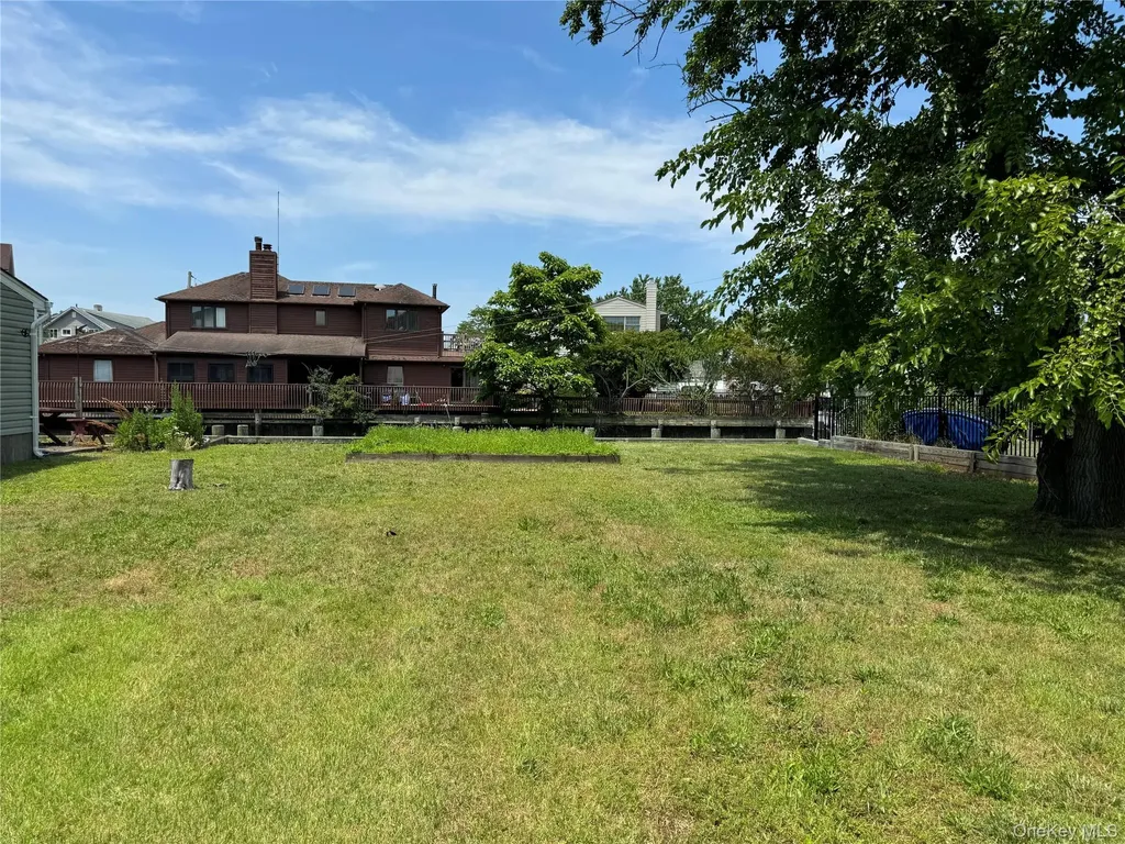 23 Bay Street Bellmore NY 11710
