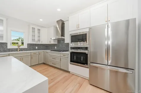 23 Bay Street Bellmore NY 11710