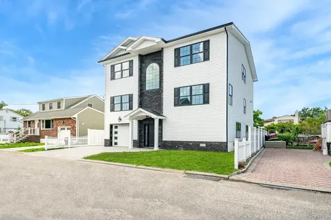 23 Bay Street Bellmore NY 11710