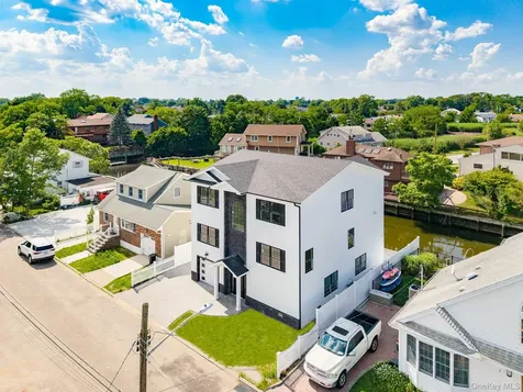 23 Bay Street Bellmore NY 11710