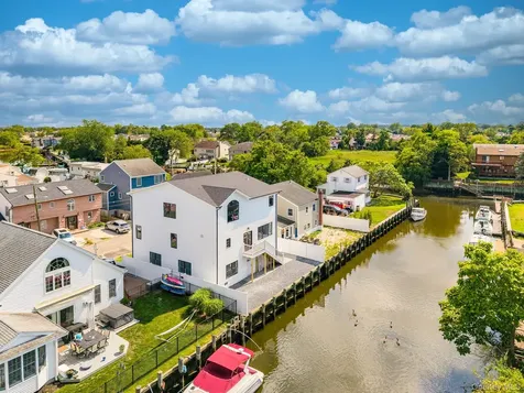 23 Bay Street Bellmore NY 11710