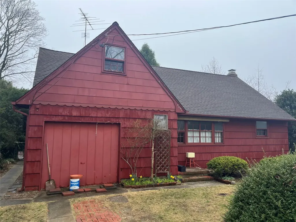 22 Guilette Place Amityville NY 11701