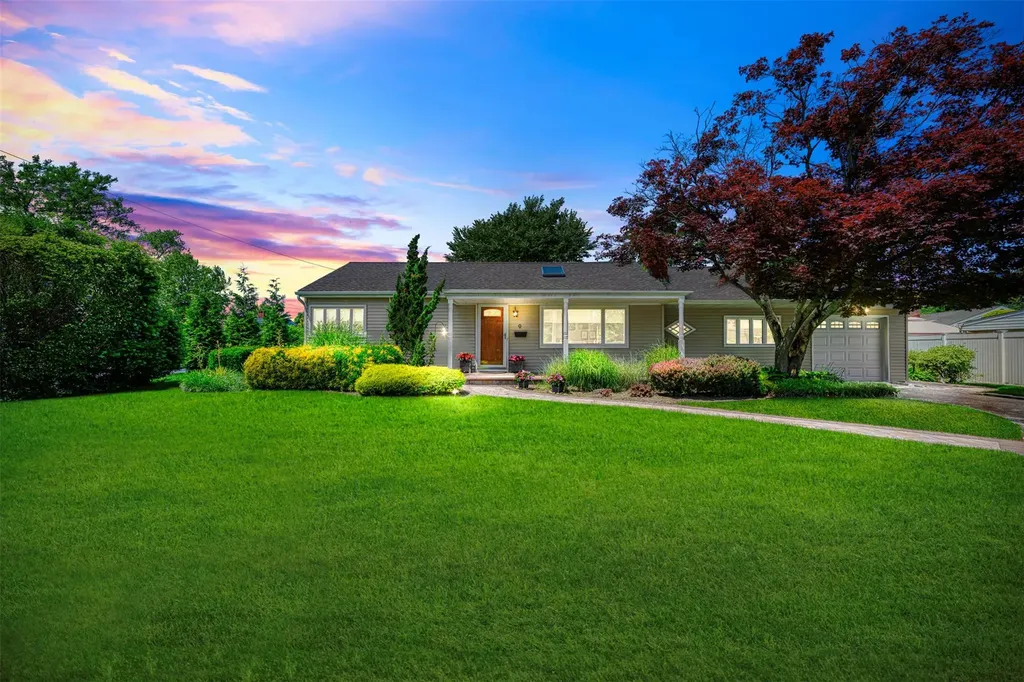 9 Ripplewater Avenue Massapequa NY 11758