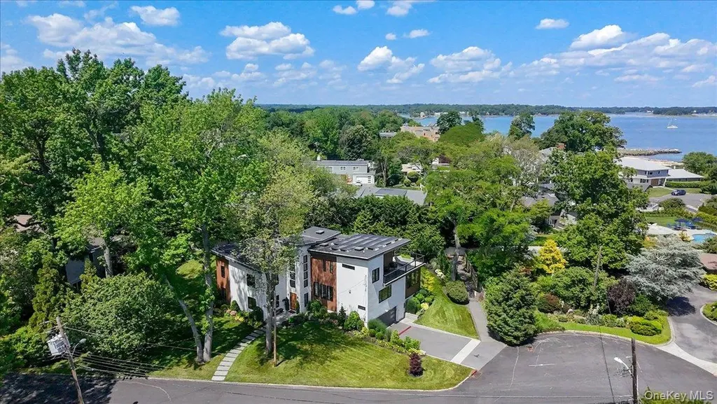 1040 Nautilus Lane Mamaroneck NY 10543