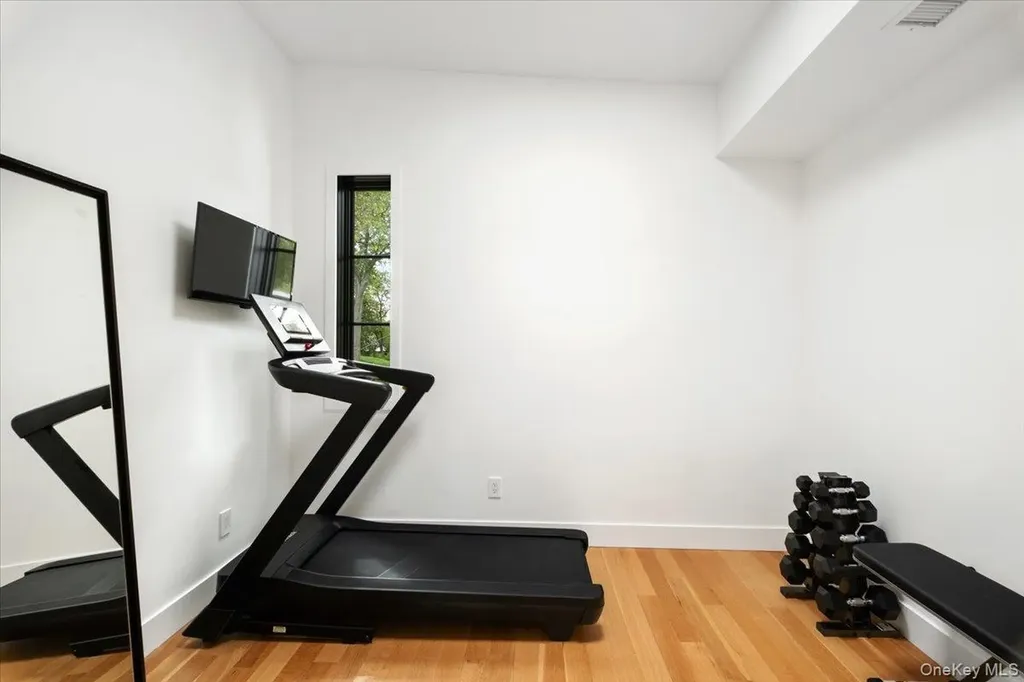1040 Nautilus Lane Mamaroneck NY 10543
