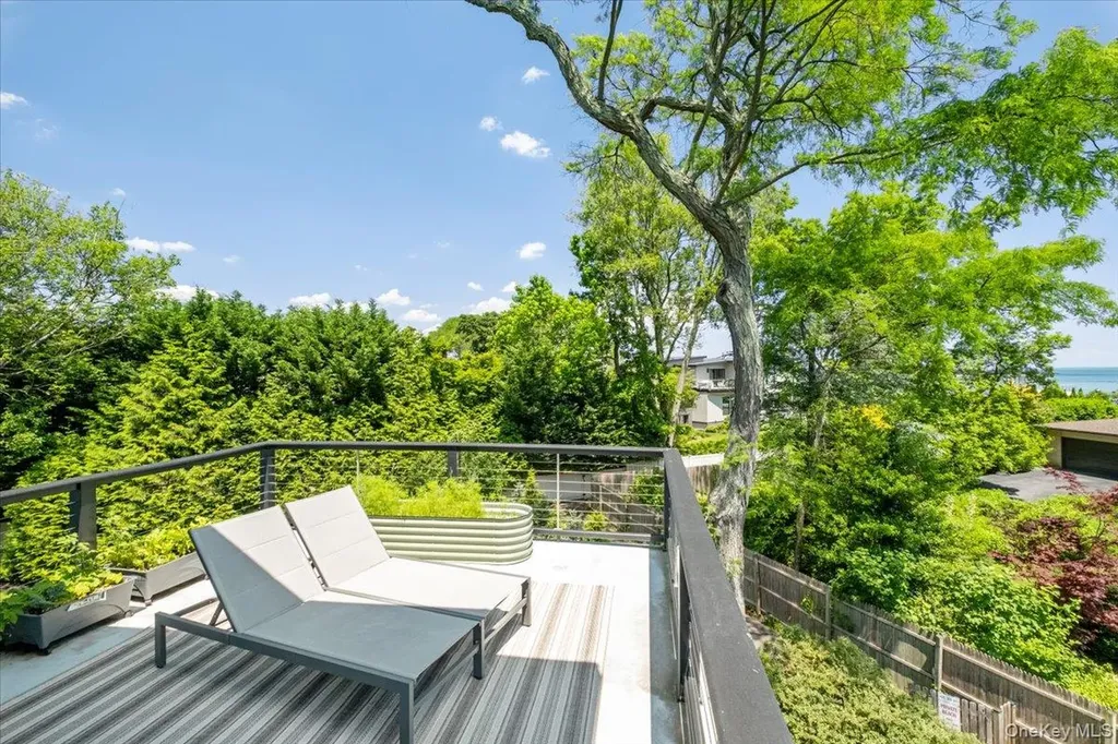 1040 Nautilus Lane Mamaroneck NY 10543