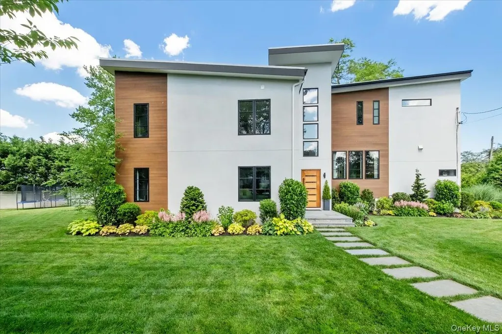 1040 Nautilus Lane Mamaroneck NY 10543
