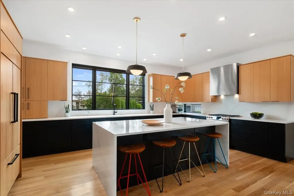 1040 Nautilus Lane Mamaroneck NY 10543