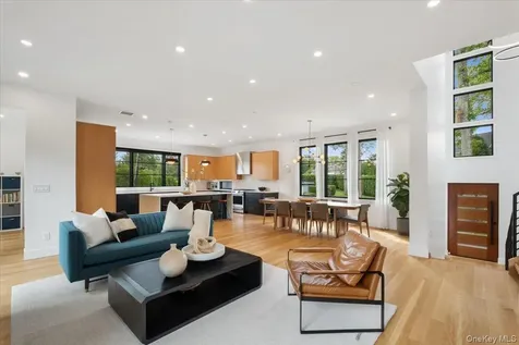 1040 Nautilus Lane Mamaroneck NY 10543