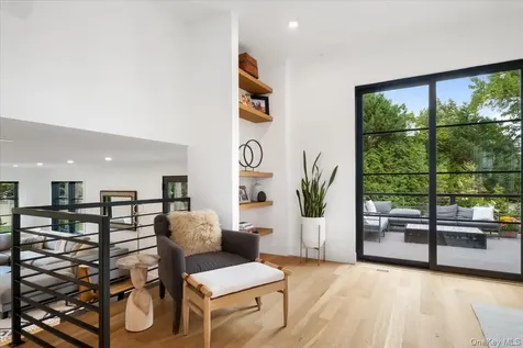 1040 Nautilus Lane Mamaroneck NY 10543