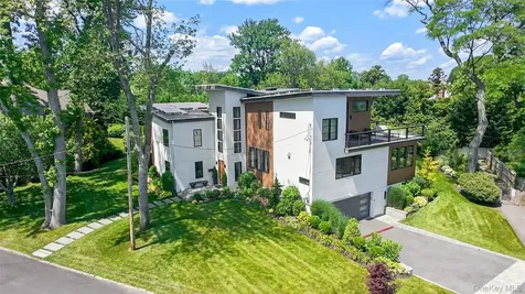 1040 Nautilus Lane Mamaroneck NY 10543