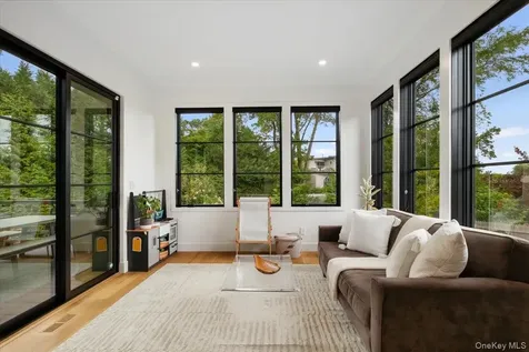 1040 Nautilus Lane Mamaroneck NY 10543