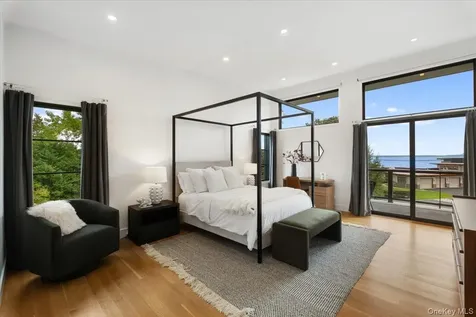 1040 Nautilus Lane Mamaroneck NY 10543