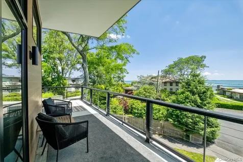 1040 Nautilus Lane Mamaroneck NY 10543